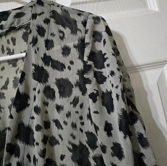 Isabella Rodriguez Sheer Smocked Cheetah Print Tie Front Cropped Blouse, EUC! - Picture 4 of 11